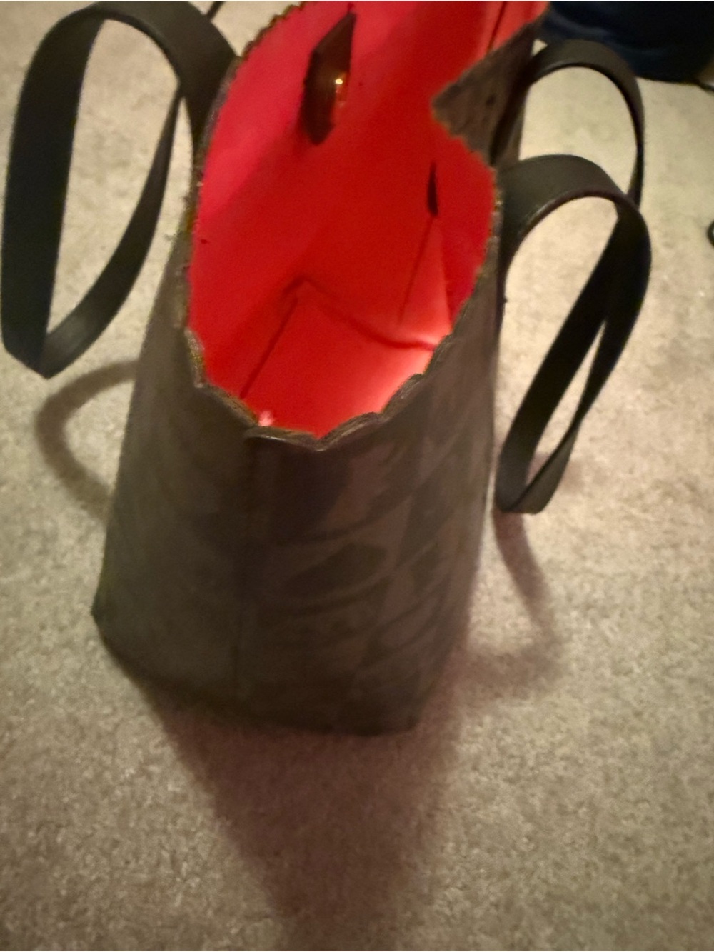 Juicy couture Black Tote with hot pink Interior and Heart-Accent Handles - Picture 3 of 5